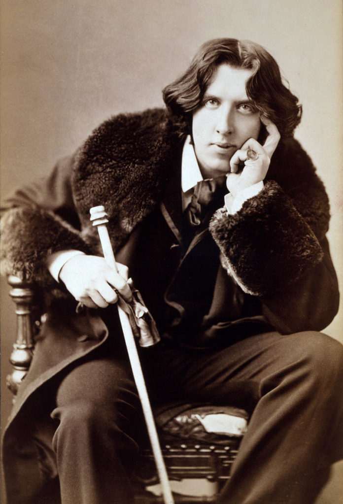 Oscar_Wilde_3g07095u-adjust-696x1023.jpg